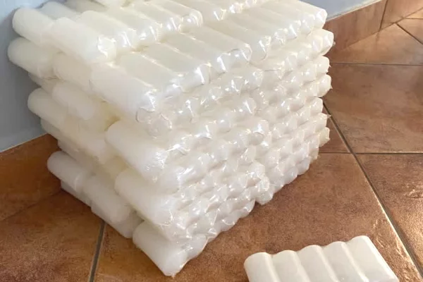 Different articles a Tirana - 80 Leke