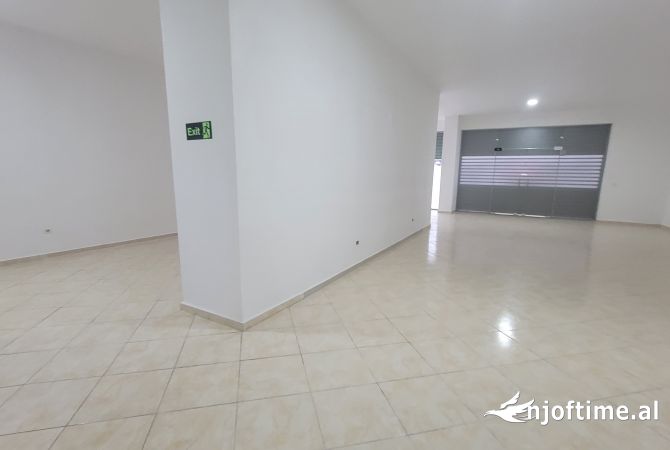 Ambiente Commerciale in Affitto 3+1 a Durazzo - 600 Euro