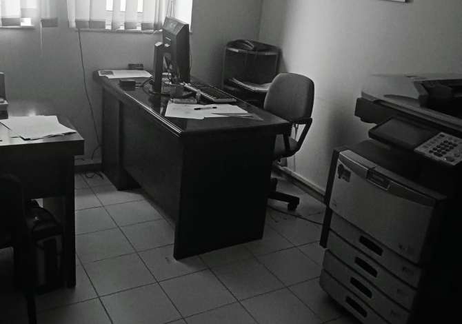 Ambient me qera ne ish bllok plus vend parkimi1600 Euro