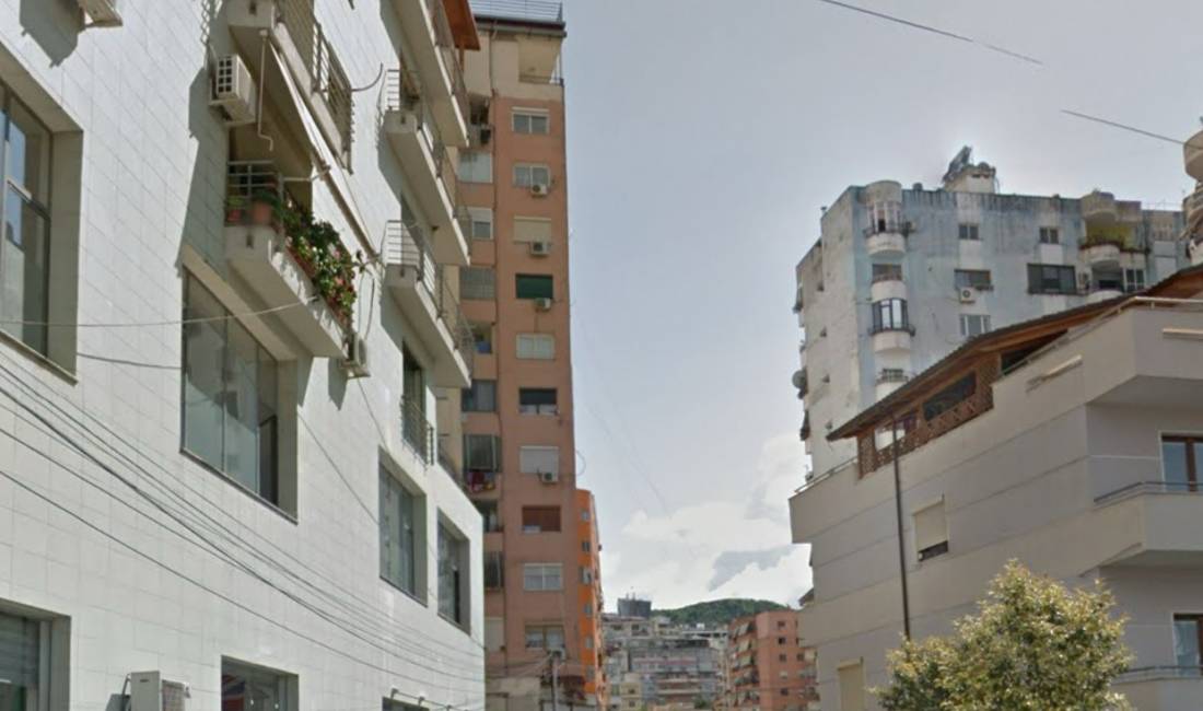 Okazion!! Njesi biznesi ne shitje, Komuna e Parisit!