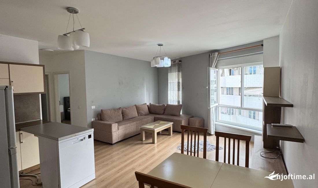 Appartamento in vendita a Tirana 2+1, Arredato