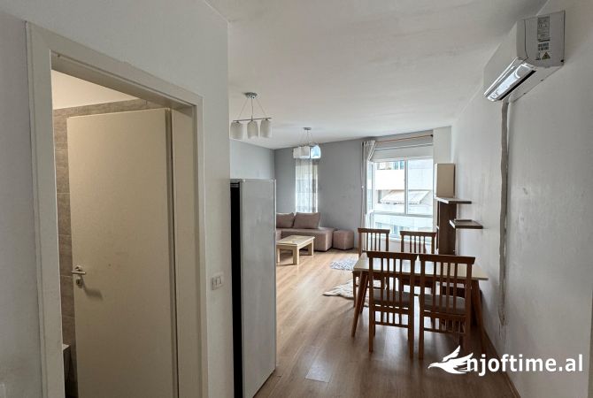 Appartamento in vendita a Tirana 2+1, Arredato