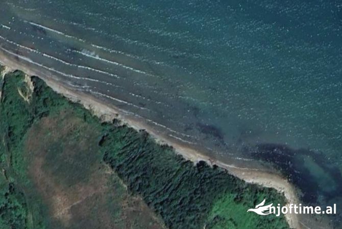 Truall ose Toke ne Durres - 350,000 Euro