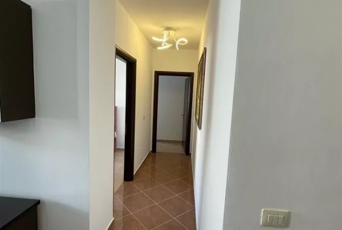 Shtepi ne shitje Apartament ne Tirane, 2+1, Mobilimi E mobiluar, Pagesa 195,000  Euro.