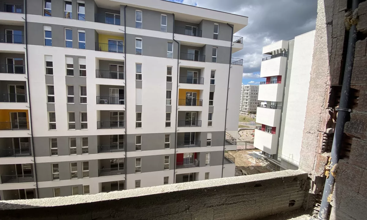 Shtepi ne shitje Apartament ne Tirane, 1+1, Mobilimi Bosh, pa mobiluar, Pagesa 72,000  Euro.