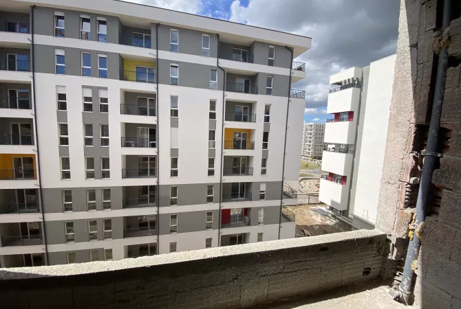 Shtepi ne shitje Apartament ne Tirane, 1+1, Mobilimi Bosh, pa mobiluar, Pagesa 72,000  Euro.