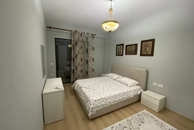 Shtepi me qera Apartament ne Tirane, 2+1, Mobilimi E mobiluar, Pagesa 650  Euro.