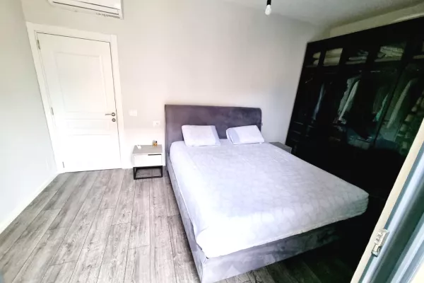 Shtepi ne shitje Apartament ne Tirane, 2+1, Mobilimi E mobiluar, Pagesa 155,000  Euro.
