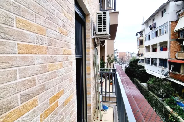 Shtepi ne shitje Apartament ne Tirane, 2+1, Mobilimi E mobiluar, Pagesa 155,000  Euro.