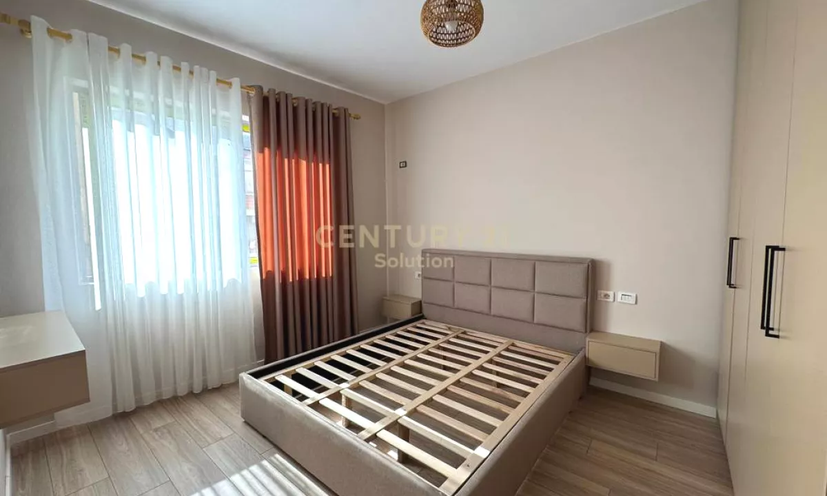 Shtepi ne shitje Apartament ne Tirane, 2+1, Mobilimi E mobiluar, Pagesa 125,000  Euro.