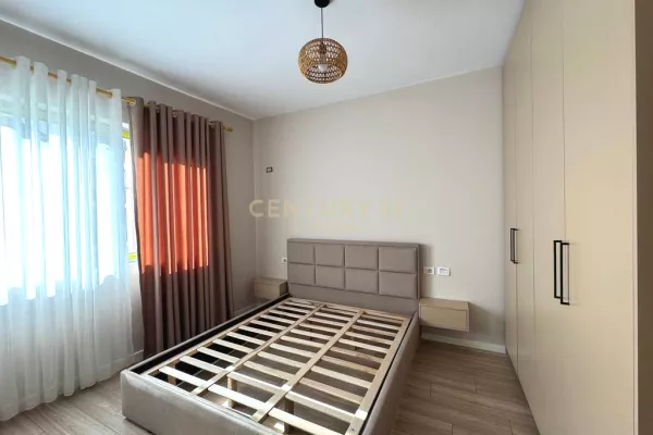 Shtepi ne shitje Apartament ne Tirane, 2+1, Mobilimi E mobiluar, Pagesa 125,000  Euro.