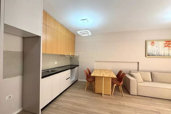 Shtepi ne shitje Apartament ne Tirane, 2+1, Mobilimi E mobiluar, Pagesa 125,000  Euro.