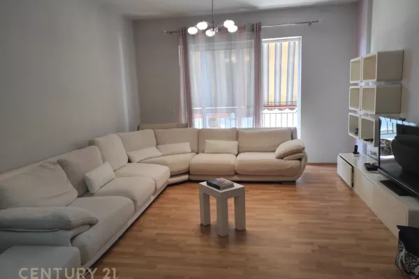 APARTAMENT 2+1+2 PER QERA PRANE QENDRES!