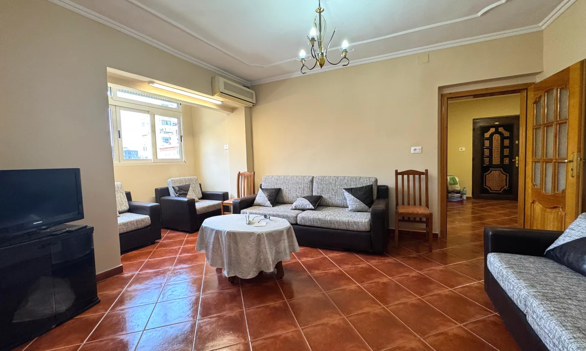 Shtepi ne shitje Apartament ne Tirane, 1+1, Mobilimi Pjeserisht e mobiluar, Pagesa 138,000  Euro.