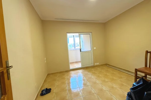 Shtepi ne shitje Apartament ne Tirane, 1+1, Mobilimi Pjeserisht e mobiluar, Pagesa 138,000  Euro.