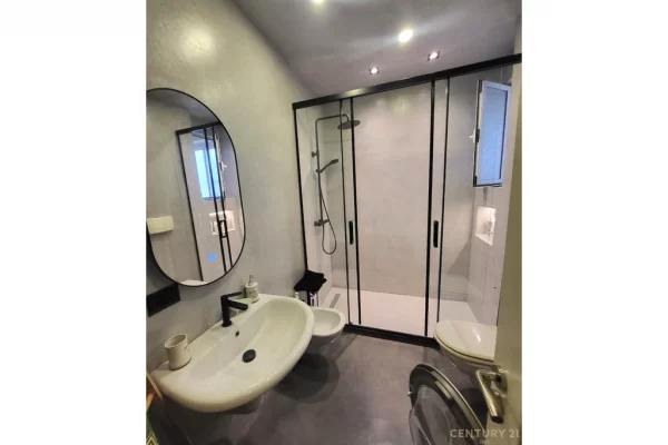 Shtepi ne shitje Apartament ne Tirane, 2+1, Mobilimi E mobiluar, Pagesa 285,000  Euro.