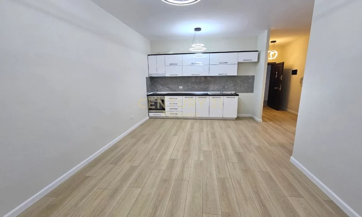 Shtepi ne shitje Apartament ne Tirane, 2+1, Mobilimi Bosh, pa mobiluar, Pagesa 135,000  Euro.