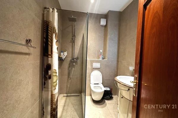 Shtepi me qera Apartament ne Tirane, 2+1, Mobilimi E mobiluar, Pagesa 900  Euro.