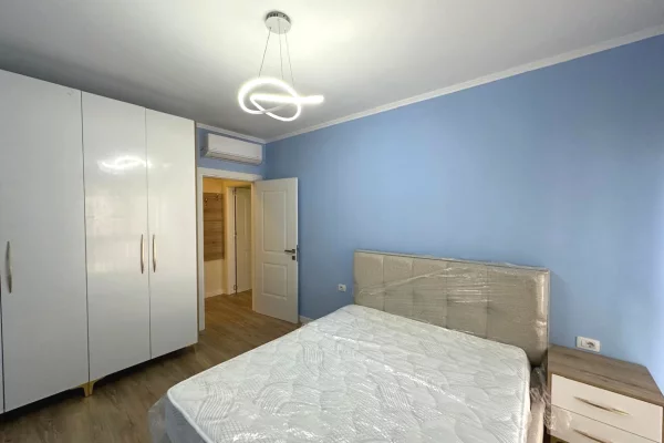 Shtepi me qera Apartament ne Tirane, 2+1, Mobilimi E mobiluar, Pagesa 65,000  Leke.