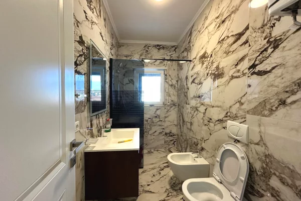 Shtepi me qera Apartament ne Tirane, 2+1, Mobilimi E mobiluar, Pagesa 65,000  Leke.