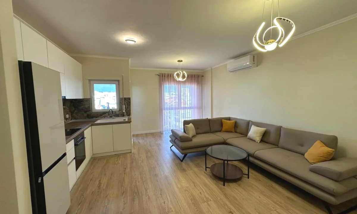 Shtepi me qera Apartament ne Tirane, 2+1, Mobilimi E mobiluar, Pagesa 65,000  Leke.