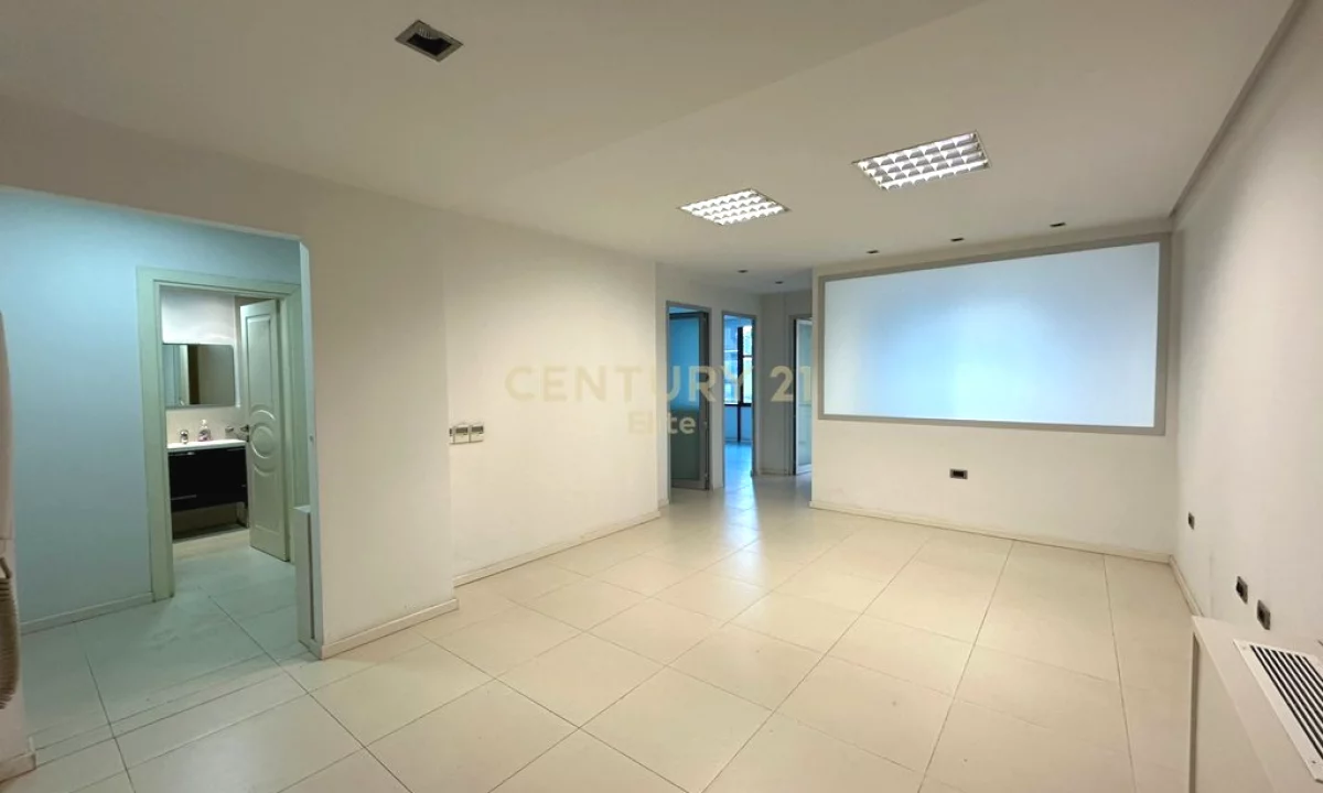 Jepet ambient me qira tek Ambasador 1, prane liceut artistik