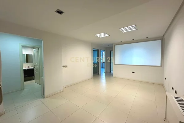 Business Property for Rent 3+1 in Tirana - 1,500 Euro