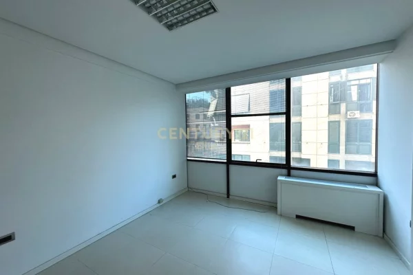 Jepet ambient me qira tek Ambasador 1, prane liceut artistik