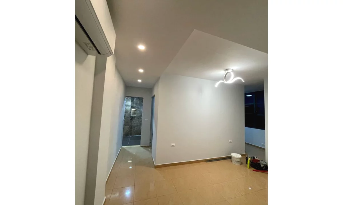 Appartamento in vendita a Tirana 1+1, Vuoto