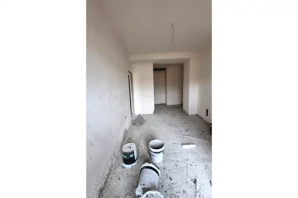 Shtepi ne shitje Apartament ne Tirane, 1+1, Mobilimi Bosh, pa mobiluar, Pagesa 260,000  Euro.