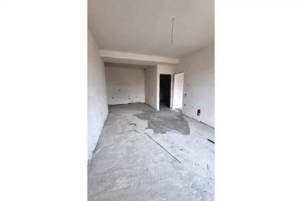Shtepi ne shitje Apartament ne Tirane, 1+1, Mobilimi Bosh, pa mobiluar, Pagesa 260,000  Euro.