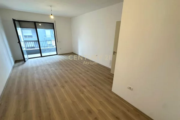Shtepi ne shitje Apartament ne Tirane, 2+1, Mobilimi Bosh, pa mobiluar, Pagesa 190,000  Euro.