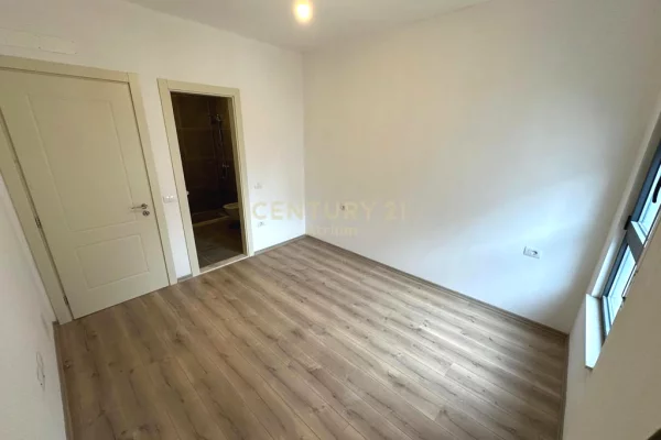 Shtepi ne shitje Apartament ne Tirane, 2+1, Mobilimi Bosh, pa mobiluar, Pagesa 190,000  Euro.