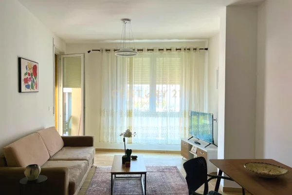 Apartament 1+1 me Qira – Ish Tregu Elektrik, Tiranë