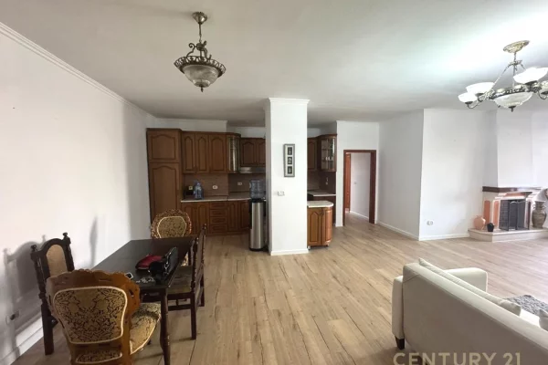 Appartamento in vendita a Tirana 3+1, Arredato