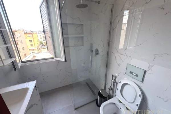 Appartamento in vendita a Tirana 3+1, Arredato