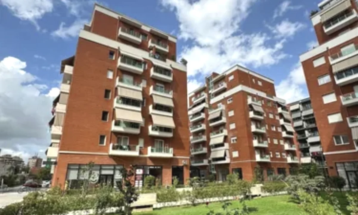 Shtepi ne shitje Apartament ne Tirane, 2+1, Mobilimi E mobiluar, Pagesa 320,000  Euro.