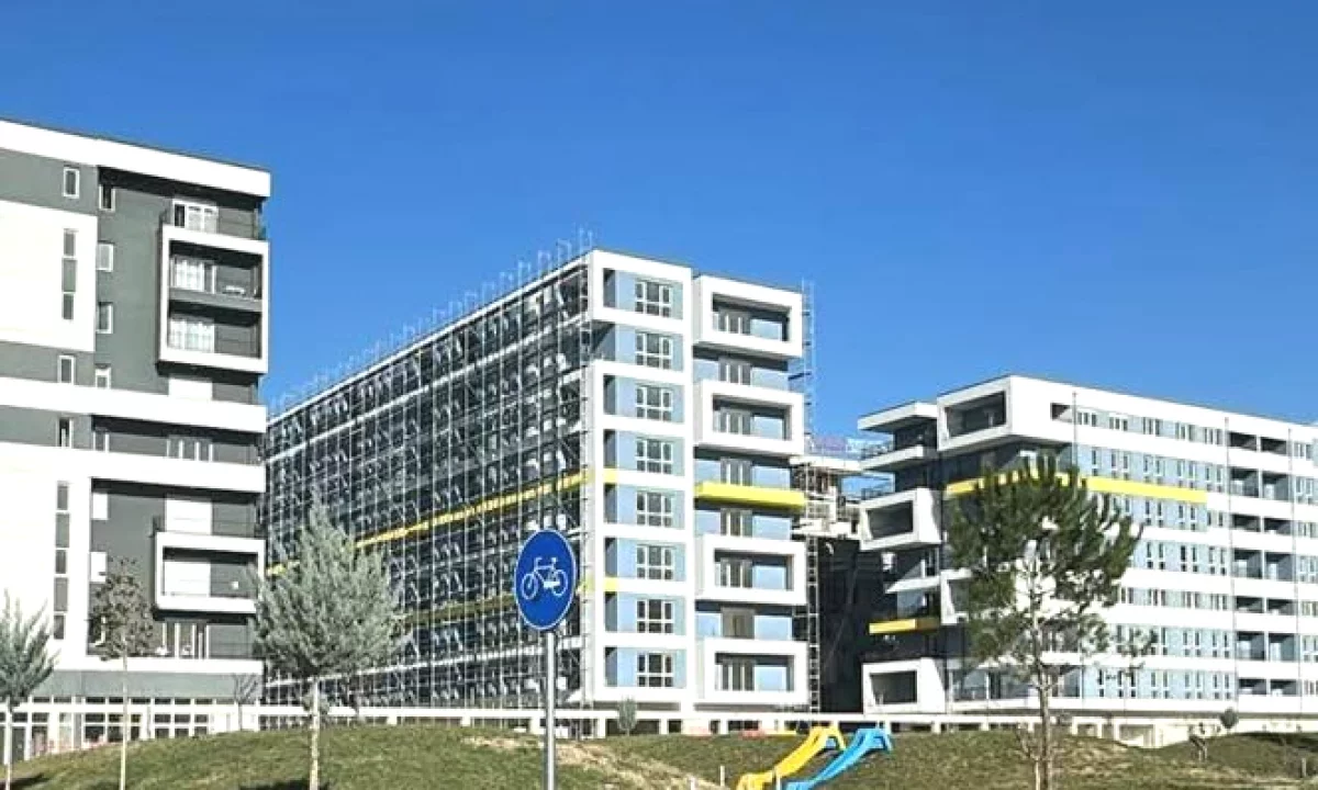 Shtepi ne shitje Apartament ne Tirane, 3+1, Mobilimi Bosh, pa mobiluar, Pagesa 116,990  Euro.