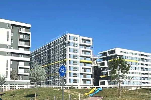 Shitet apartament 3+1+2, Univers City 1000Euro/m2
