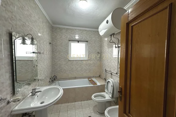 Shtepi me qera Apartament ne Tirane, 2+1, Mobilimi E mobiluar, Pagesa 600  Euro.