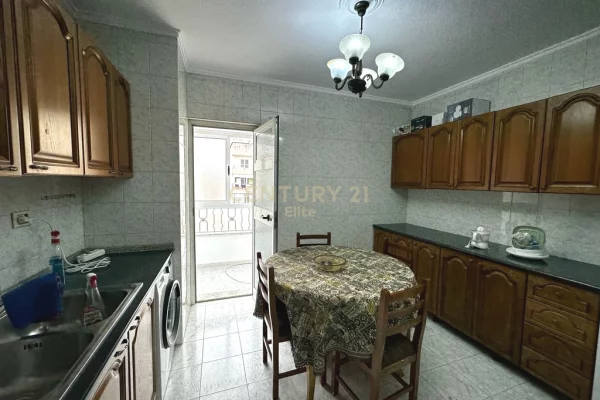 Shtepi me qera Apartament ne Tirane, 2+1, Mobilimi E mobiluar, Pagesa 600  Euro.