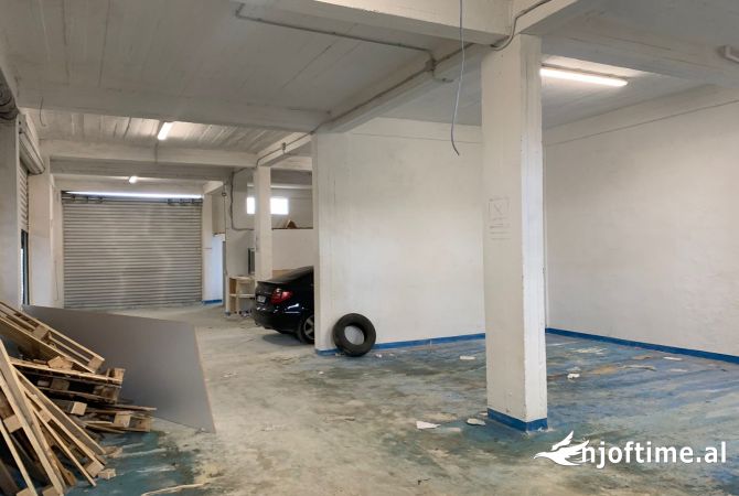 Ambiente Commerciale in Affitto 4+1 a Tirana - 600 Euro
