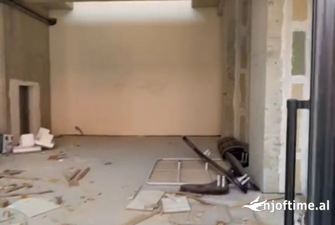 Ambiente Commerciale in Affitto 3+1 a Tirana - 4,000 Euro