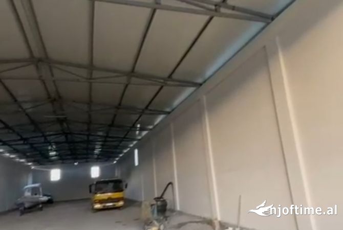 Ambiente Commerciale in Affitto 4+1 a Tirana - 3,000 Euro