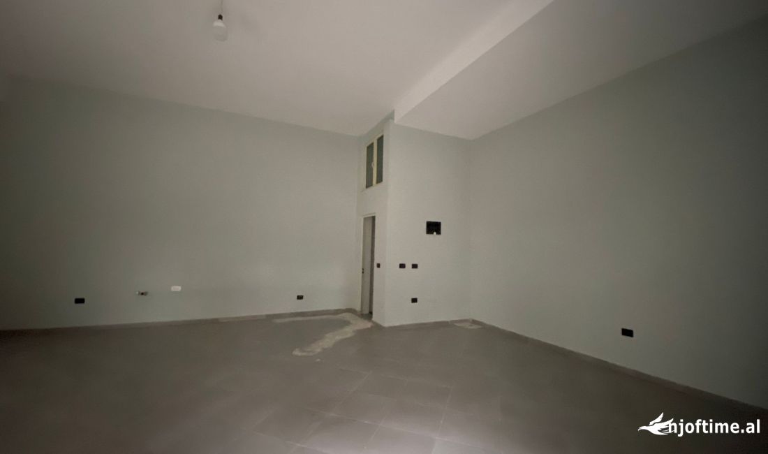 Pallatet e verdha jepet ambjent biznesi+2 garazhe me qera