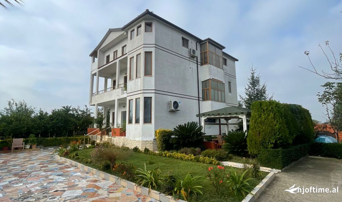 Shtepi ne shitje Shtepi Private ne Tirane, 7+1, Mobilimi E mobiluar, Pagesa 390,000  Euro.