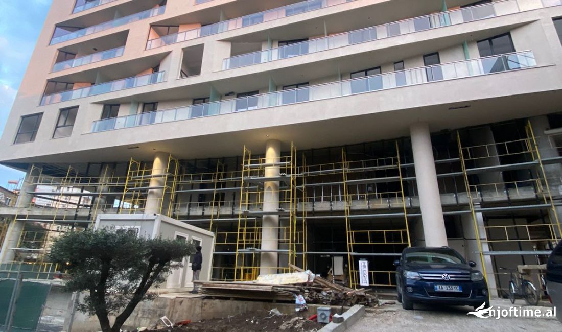 Mine Peza ambjent biznesi per shitje