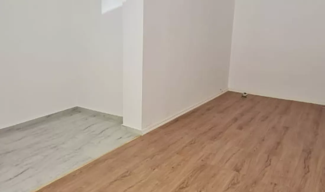 Shitet dyqan Komuna Parisit