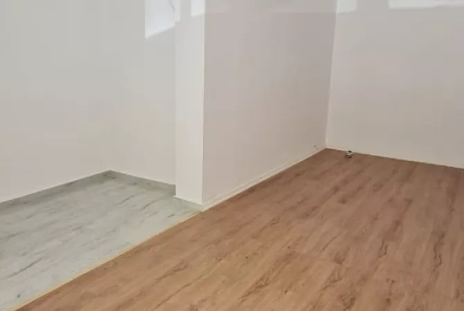 Shitet dyqan Komuna Parisit