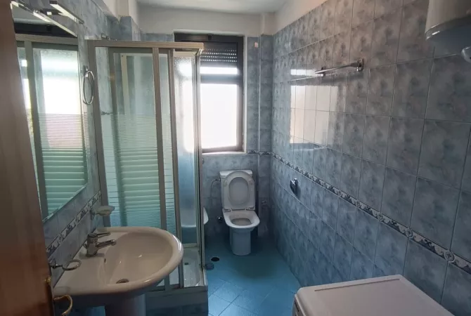 Shtepi me qera Apartament ne Tirane, 1+1, Mobilimi E mobiluar, Pagesa 550  Euro.